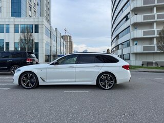 2019 BMW 5 серии M550d xDrive VII (G30/G31/G38), белый, 4500000 рублей, вид 5