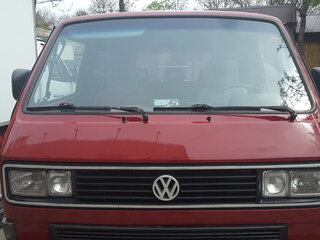 1988 Volkswagen Multivan 4-speed T3, красный, 2500000 рублей, вид 3