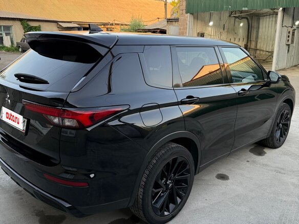 2021 Mitsubishi Outlander IV, чёрный, 3200000 рублей - вид 5