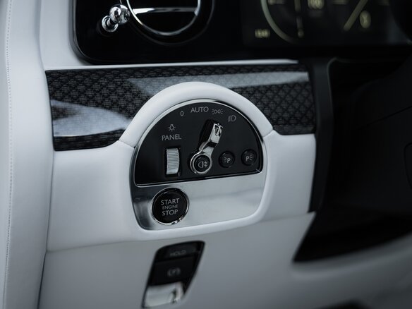 2026 Rolls-Royce Ghost Black Badge II Рестайлинг (Series II), серый, 60400000 рублей - вид 29