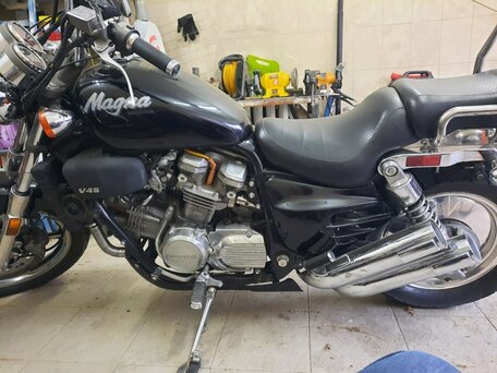 1987 Honda Magna, чёрный, 450000 рублей, вид 4