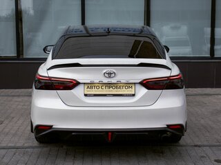 2021 Toyota Camry VIII (XV70) Рестайлинг, белый, 2328000 рублей, вид 4