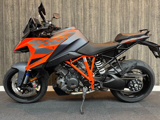 2020 KTM 1290 Super Duke GT, оранжевый, 1230000 рублей, вид 3