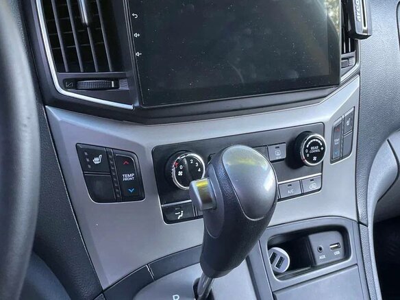 2018 Hyundai Grand Starex I Рестайлинг, серый, 2050000 рублей - вид 2