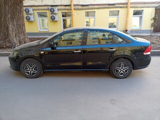 2013 Volkswagen Polo V, чёрный, 796000 рублей, вид 2