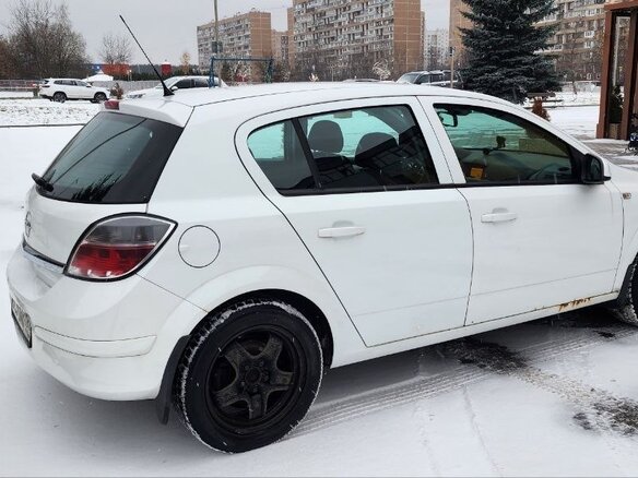 2010 Opel Astra H Рестайлинг, белый, 550000 рублей - вид 3