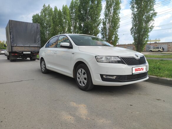 2018 Skoda Rapid I Рестайлинг, белый, 980000 рублей - вид 3
