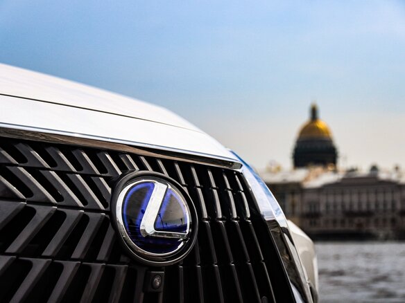 2021 Lexus ES 300h VII Рестайлинг, белый, 5150000 рублей - вид 30