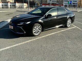 2023 Toyota Camry VIII (XV70) Рестайлинг, чёрный, 5050000 рублей, вид 2