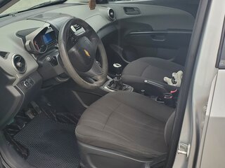 2013 Chevrolet Aveo II, серебристый, 630000 рублей, вид 1