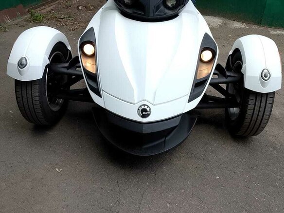 2009 BRP Can-Am Spyder, белый, 950000 рублей