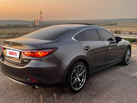 2018 Mazda 6 III (GJ) Рестайлинг 2, серый, 2300000 рублей - вид 3