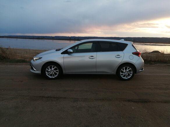 2015 Toyota Auris II Рестайлинг, серебристый, 1400000 рублей - вид 14