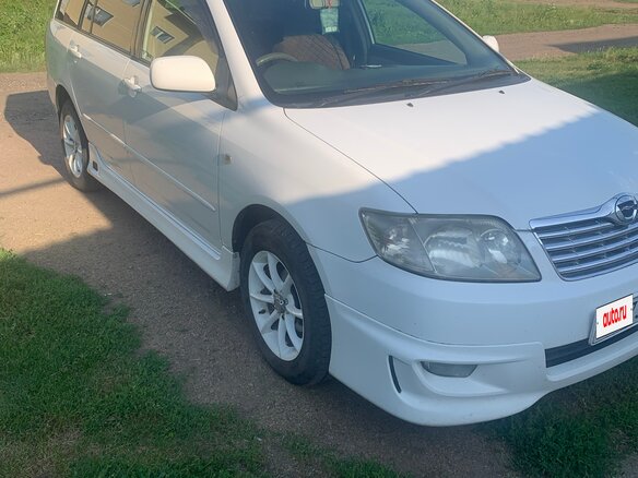 2004 Toyota Corolla Fielder IX (E120, E130), белый, 750000 рублей - вид 1