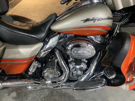 2009 Harley-Davidson Electra Glide, оранжевый, 1250000 рублей, вид 4