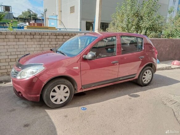 2011 Renault Sandero I, красный, 500000 рублей - вид 1