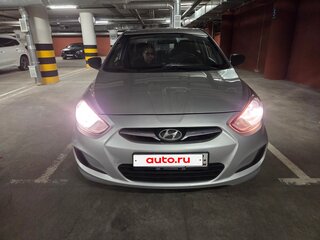 2013 Hyundai Solaris I, серебристый, 429000 рублей, вид 2