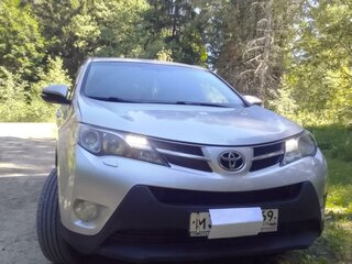 2013 Toyota RAV4 IV (XA40), серебристый, 2140000 рублей, вид 1