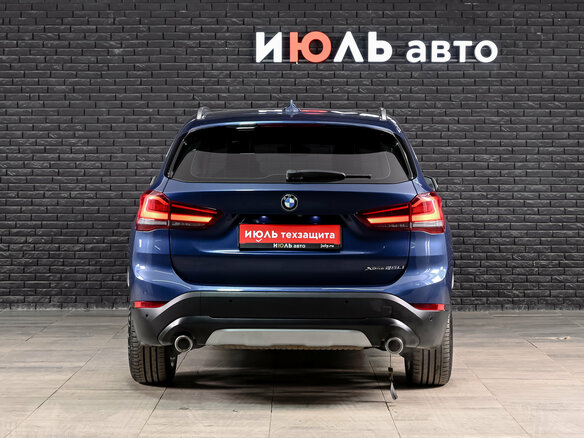 2021 BMW X1 20i xDrive II (F48) Рестайлинг, синий - вид 5