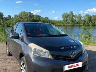 2011 Toyota Vitz III (XP130), серый, 650000 рублей, вид 4