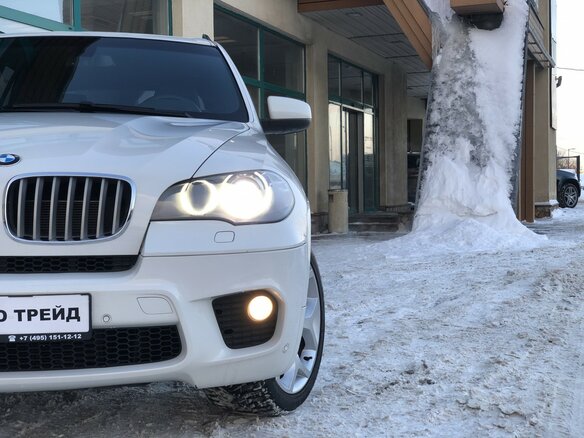2013 BMW X5 50i II (E70) Рестайлинг, белый - вид 10