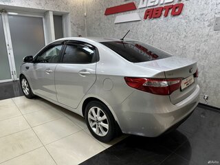 2013 Kia Rio 4-speed III, серебристый, 1135000 рублей, вид 3