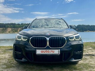 2021 BMW X1 18d xDrive II (F48) Рестайлинг, чёрный, 3500000 рублей, вид 3