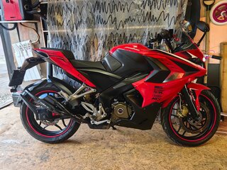 Bajaj Pulsar RS 200