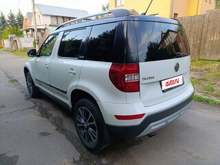 2017 Skoda Yeti I Рестайлинг, белый, 1400000 рублей, вид 4