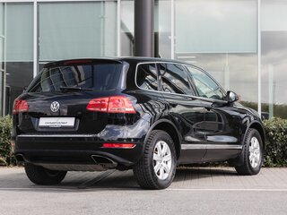 2011 Volkswagen Touareg II, чёрный, 1860000 рублей, вид 2