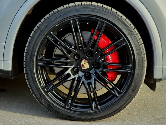 2016 Porsche Cayenne Turbo II Рестайлинг (958), серебристый, 5600000 рублей - вид 5