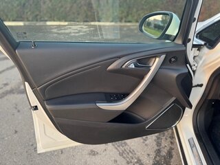2011 Opel Astra J, белый, 1000000 рублей, вид 5