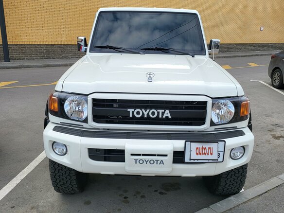 2022 Toyota Land Cruiser 71 70 Series Рестайлинг 1, белый, 7350000 рублей - вид 3