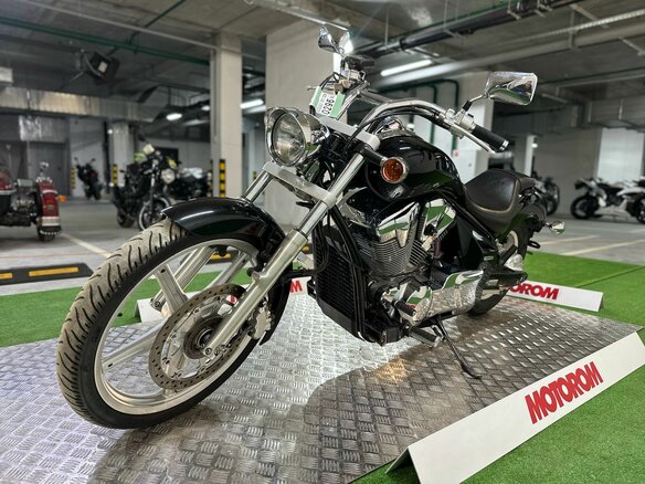 2010 Honda VT 1300CS Sabre, чёрный - вид 3