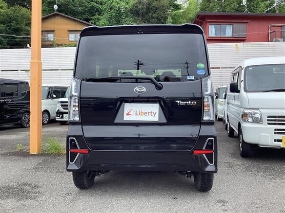 2021 Daihatsu Tanto IV, чёрный, 700000 рублей - вид 4