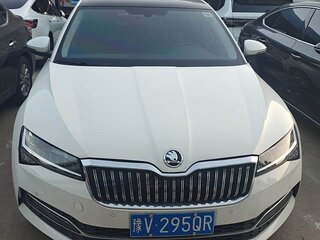 2021 Skoda Superb III Рестайлинг, чёрный, 2200000 рублей, вид 1