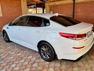 2020 Kia Optima IV Рестайлинг, белый, 2100000 рублей, вид 3