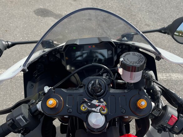 2022 Yamaha YZF-R7, золотистый, 1800000 рублей - вид 10