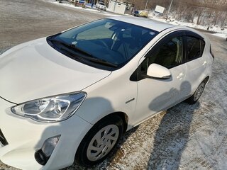 2017 Toyota Aqua I Рестайлинг 2, белый, 1100000 рублей, вид 2