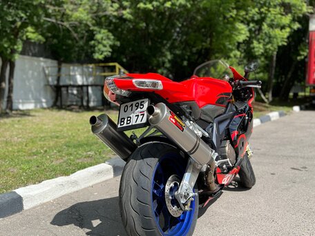 2005 Aprilia RSV1000 R, красный, 1000000 рублей, вид 4