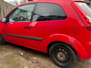 2006 Ford Fiesta Mk5, красный, 390000 рублей, вид 5