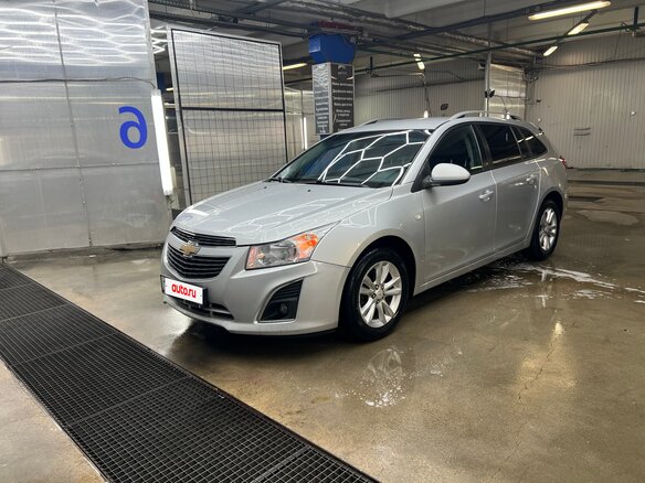 2013 Chevrolet Cruze I Рестайлинг, серебристый, 680000 рублей - вид 1