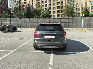 2017 Ford Explorer V Рестайлинг, серый, 2650000 рублей, вид 4