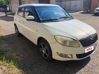 2012 Skoda Fabia II Рестайлинг, белый, 360000 рублей, вид 1