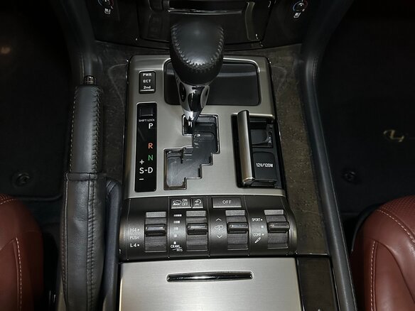 2015 Lexus LX 570 III Рестайлинг, чёрный, 4600000 рублей - вид 21
