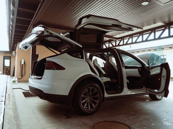 2019 Tesla Model X Long Range Plus I, белый, 6100000 рублей - вид 1