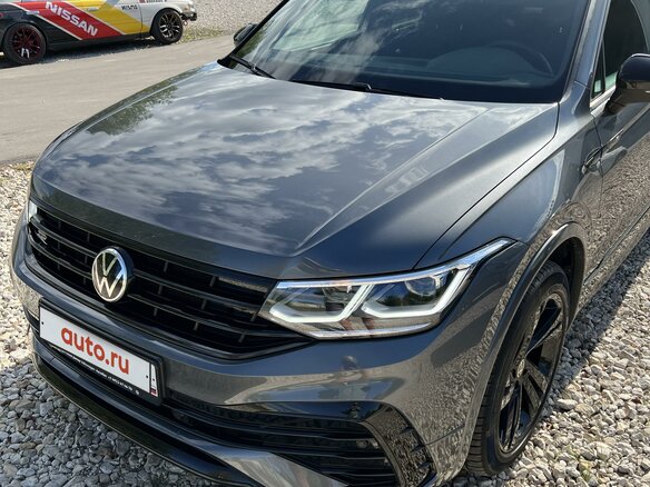 2020 Volkswagen Tiguan II Рестайлинг, серый, 3300000 рублей - вид 2