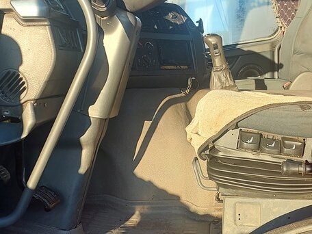 2013 Volvo FM, красный, 4000000 рублей, вид 5