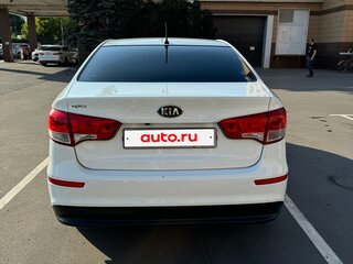 2015 Kia Rio 6-speed III, белый, 850000 рублей, вид 5
