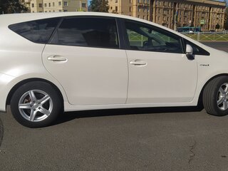 2019 Toyota Prius v (+) I Рестайлинг (ZVW40/41), белый, 2490000 рублей, вид 4